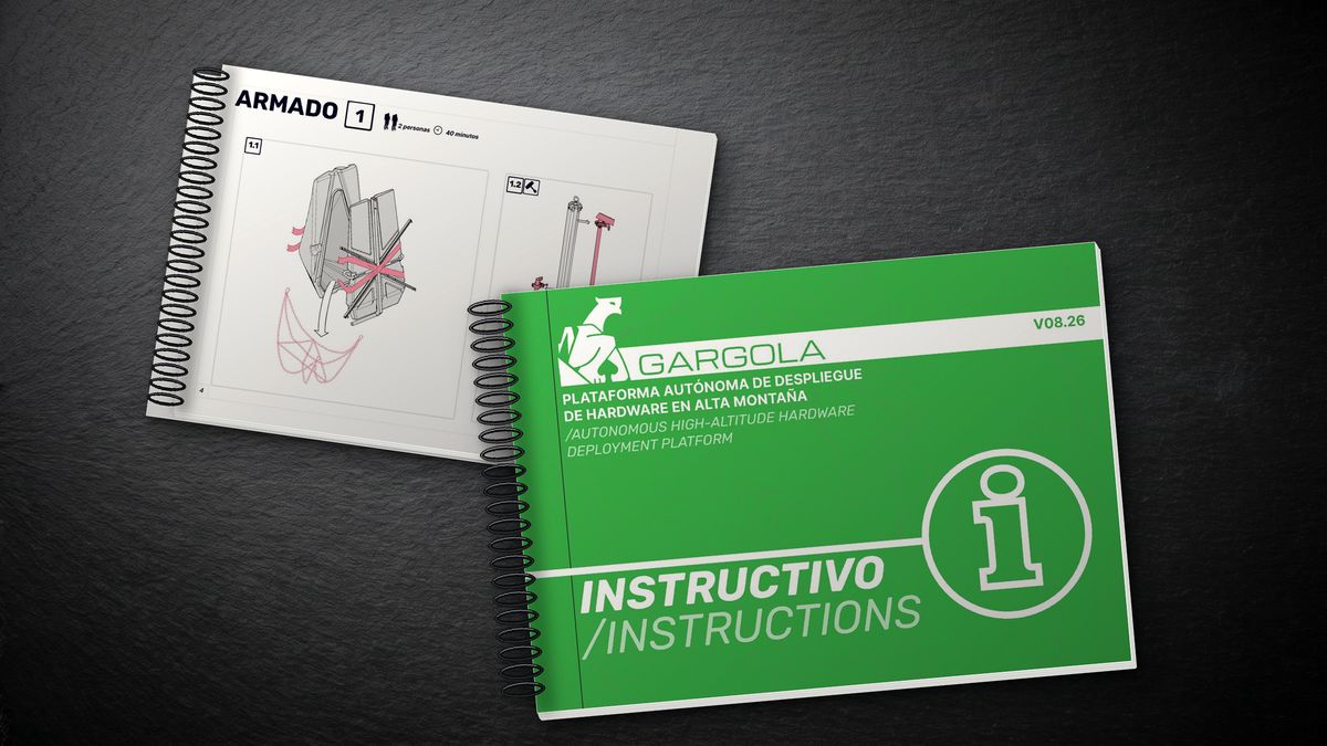El instructivo impreso como cuaderno con anillado plástico negro, abierto en el primer paso del armado